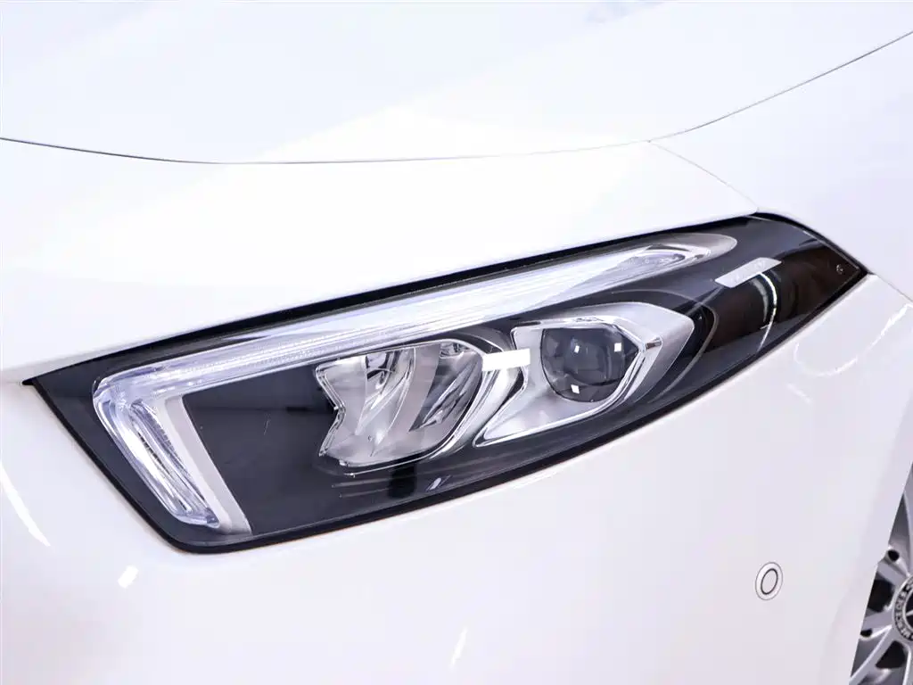 Mercedes-Benz A-Class 2021 A 200 L Sport Sedan Fashion Edition фото 4