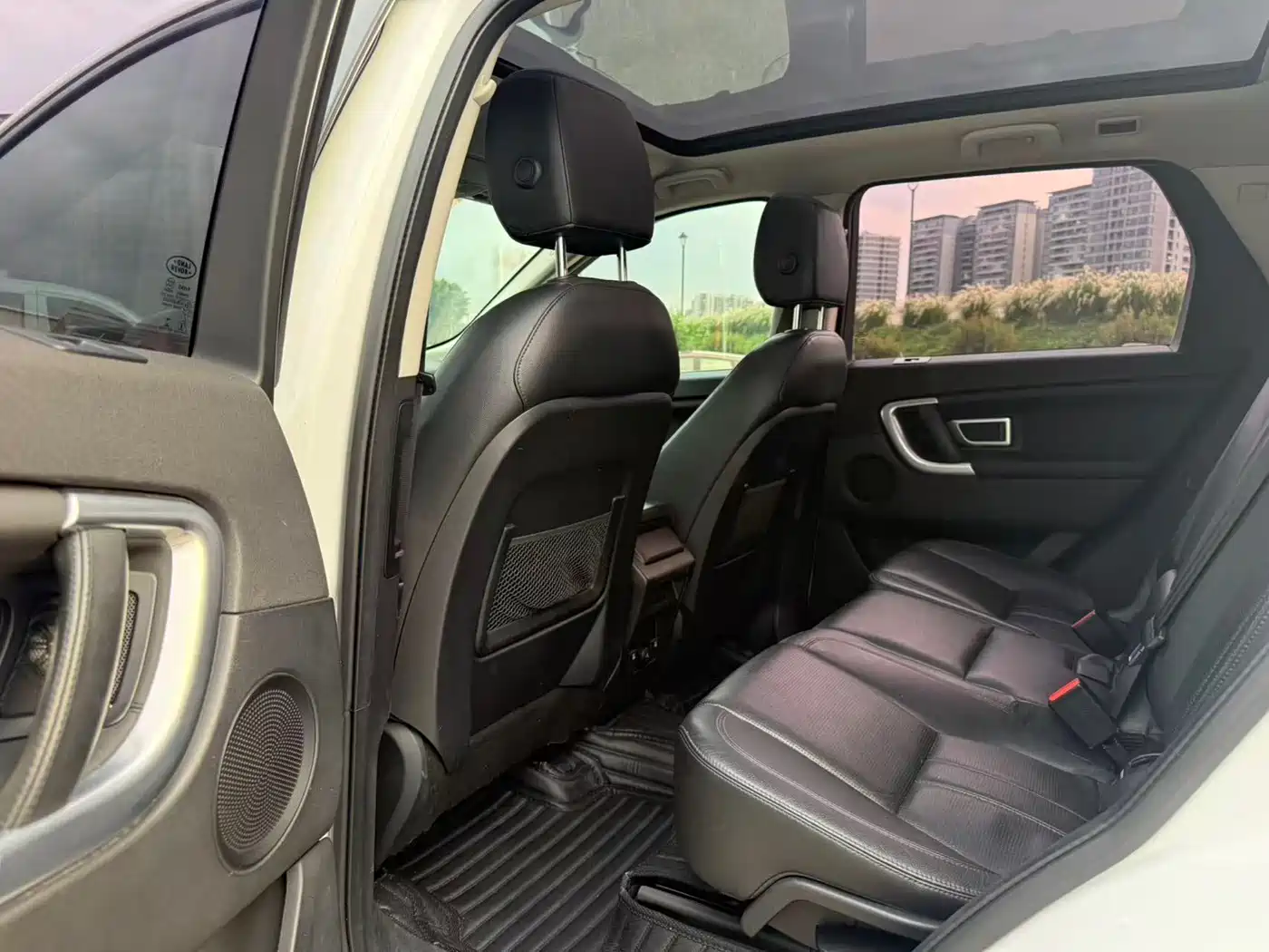Land Rover Discovery Sport 2017 2.0T HSE фото 7