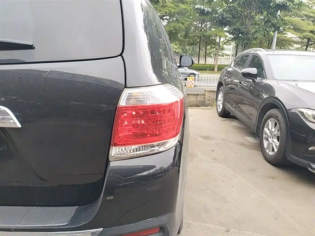 Toyota Highlander 2012 2.7L 2WD 7-Seater Luxury Edition фото 8