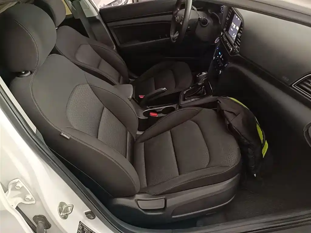 Hyundai Elantra 2018 1.4T DCT Dynamic·Vitality Model фото 25