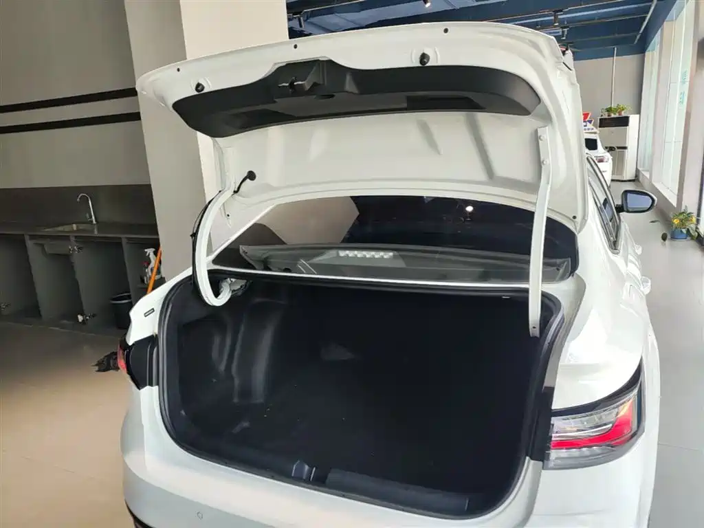 Volkswagen Lavida 2025 New Edge 1.5L Outstanding New Ease фото 19