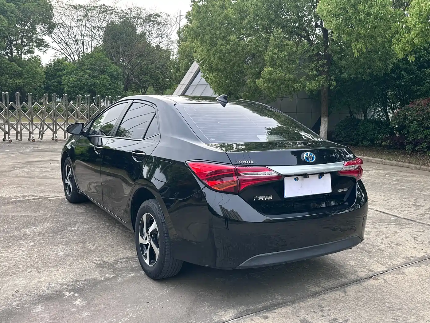 Toyota Levin 2017 Facelift Hybrid 1.8H GS E-CVT Elite Sunroof Edition China V фото 17