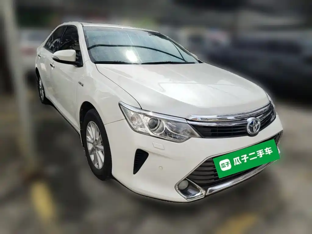 Фото 24 - Toyota Camry