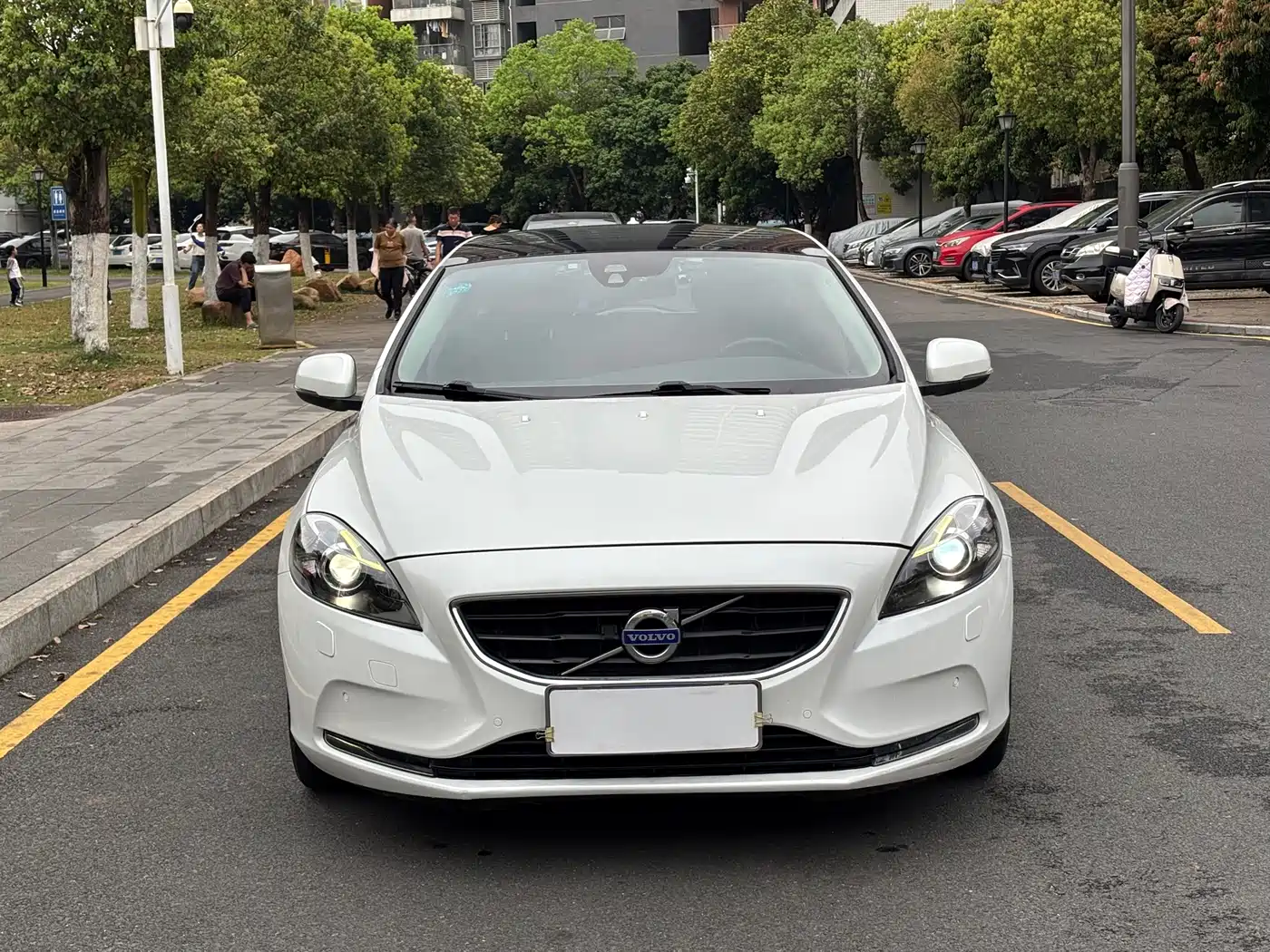 Фото 2 - Volvo V40