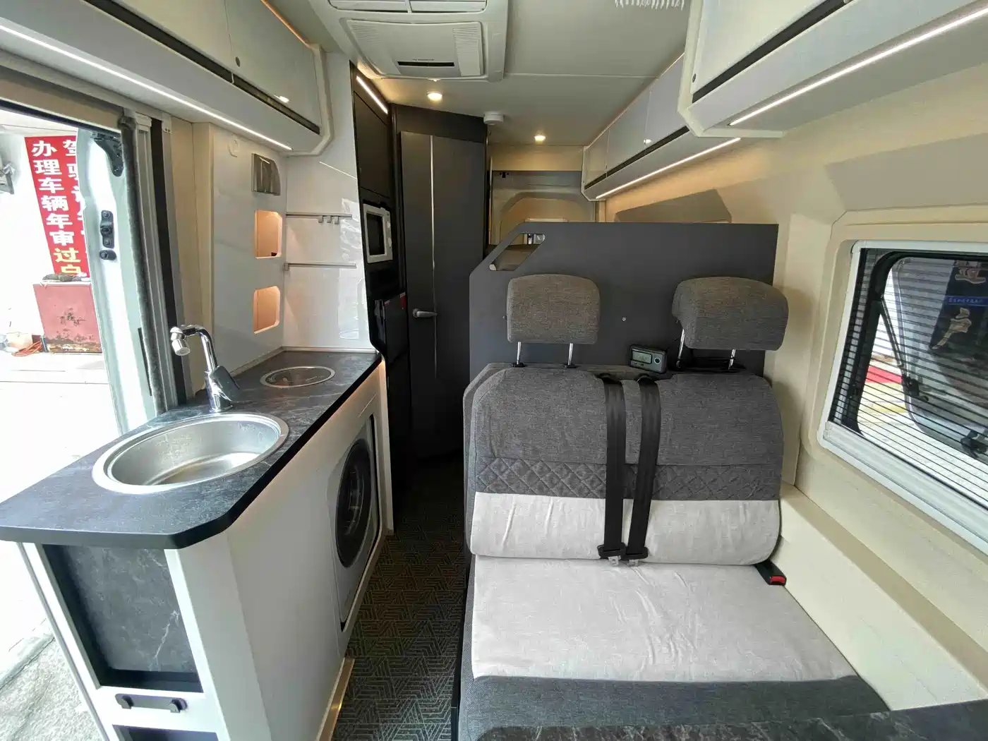SAIC Maxus MAXUS V90 RV 2020 2021 2.0T Travel Home V90 Self-Contained Class B RV Luxury Longitudinal Bed