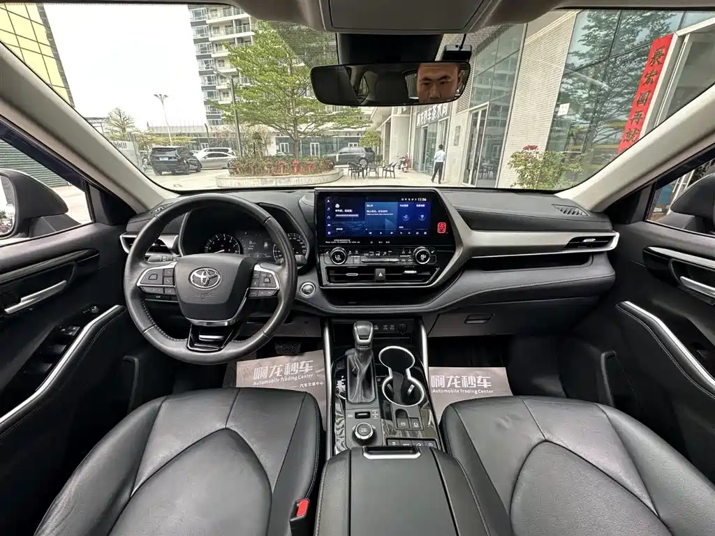 TOYOTA HIGHLANDER