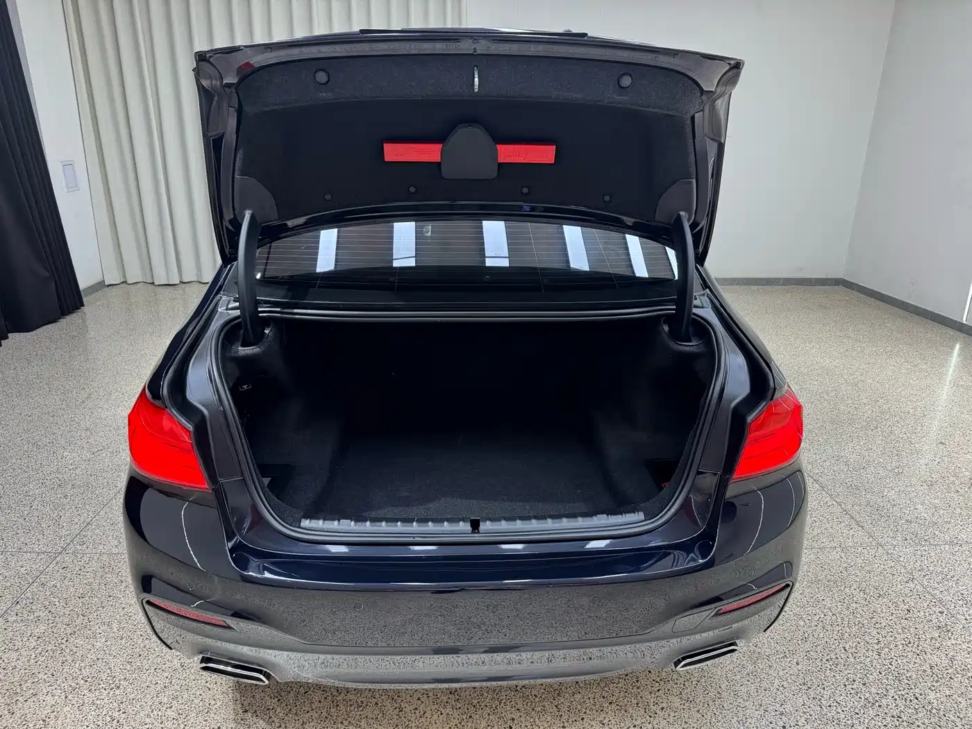 BMW 5 Series 2018 530Li Leading M Sport Package фото 32