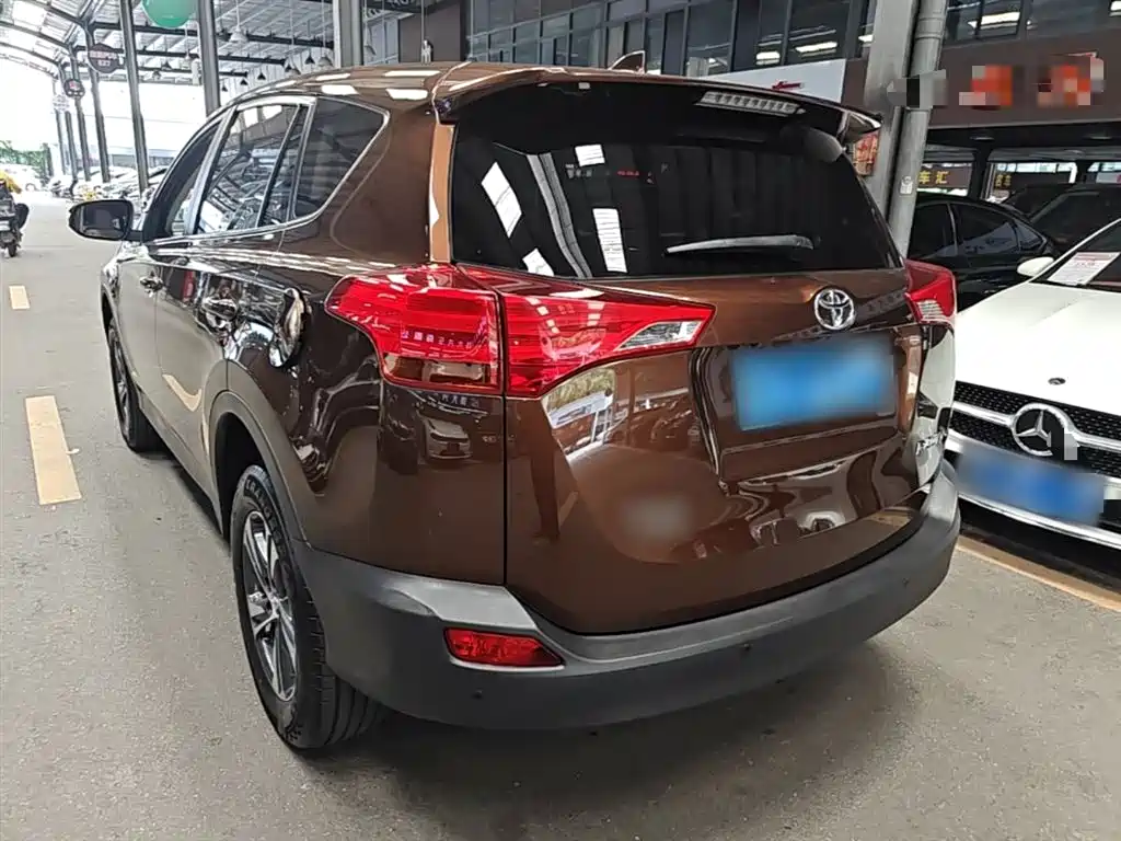 Toyota RAV4 Rongfang 2015 2.0L CVT 2WD Trend Edition фото 5