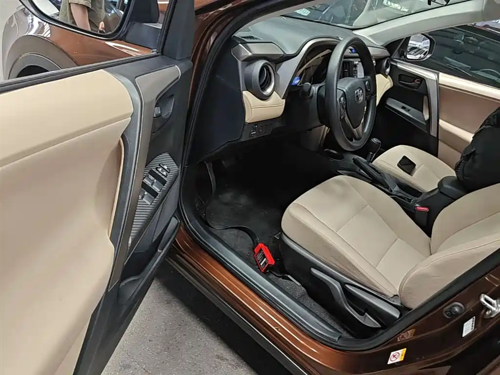 Toyota RAV4 Rongfang 2015 2.0L CVT 2WD Trend Edition фото 16