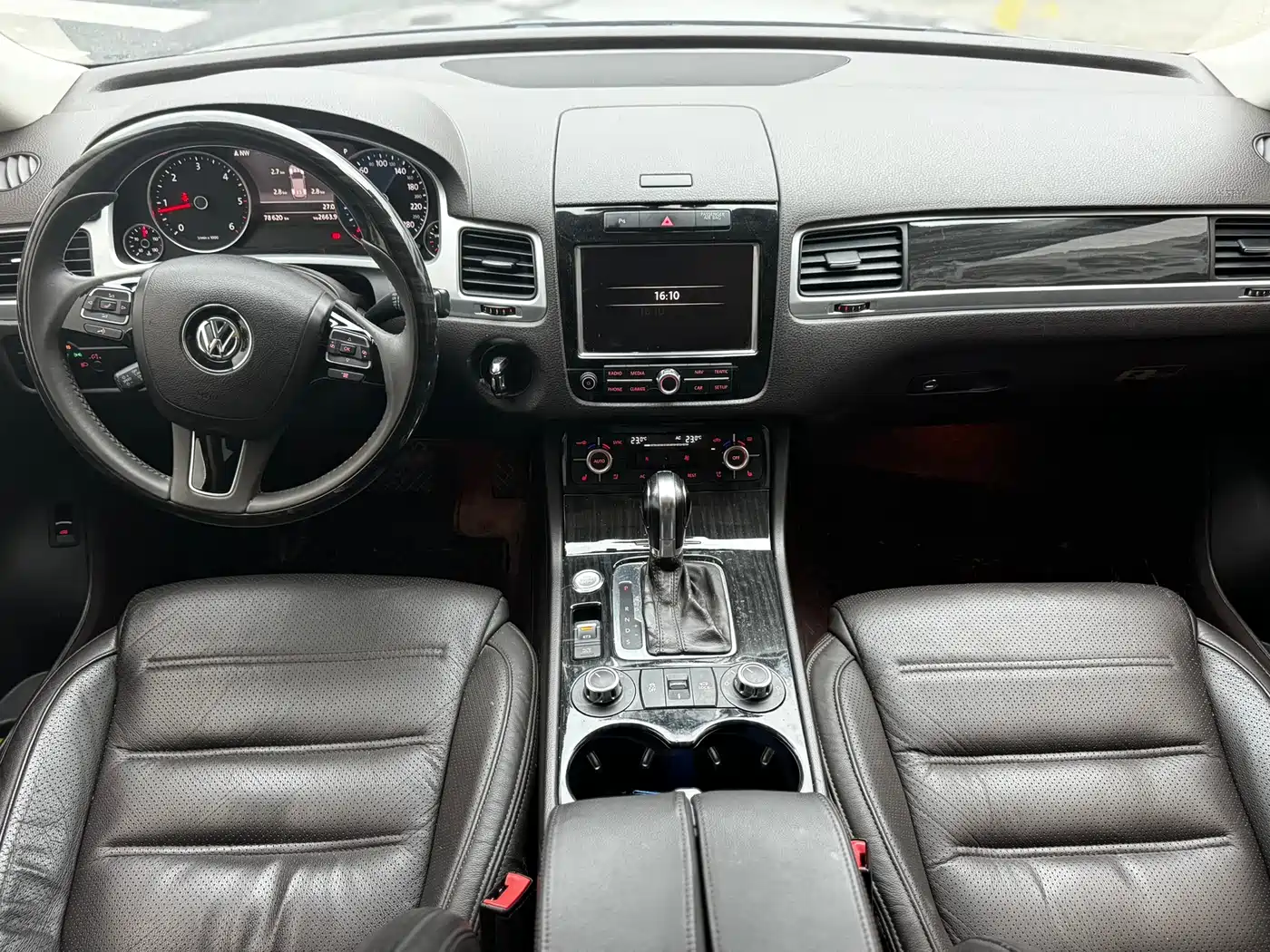 Volkswagen Touareg 2011 3.0TDI Diesel Comfort фото 6