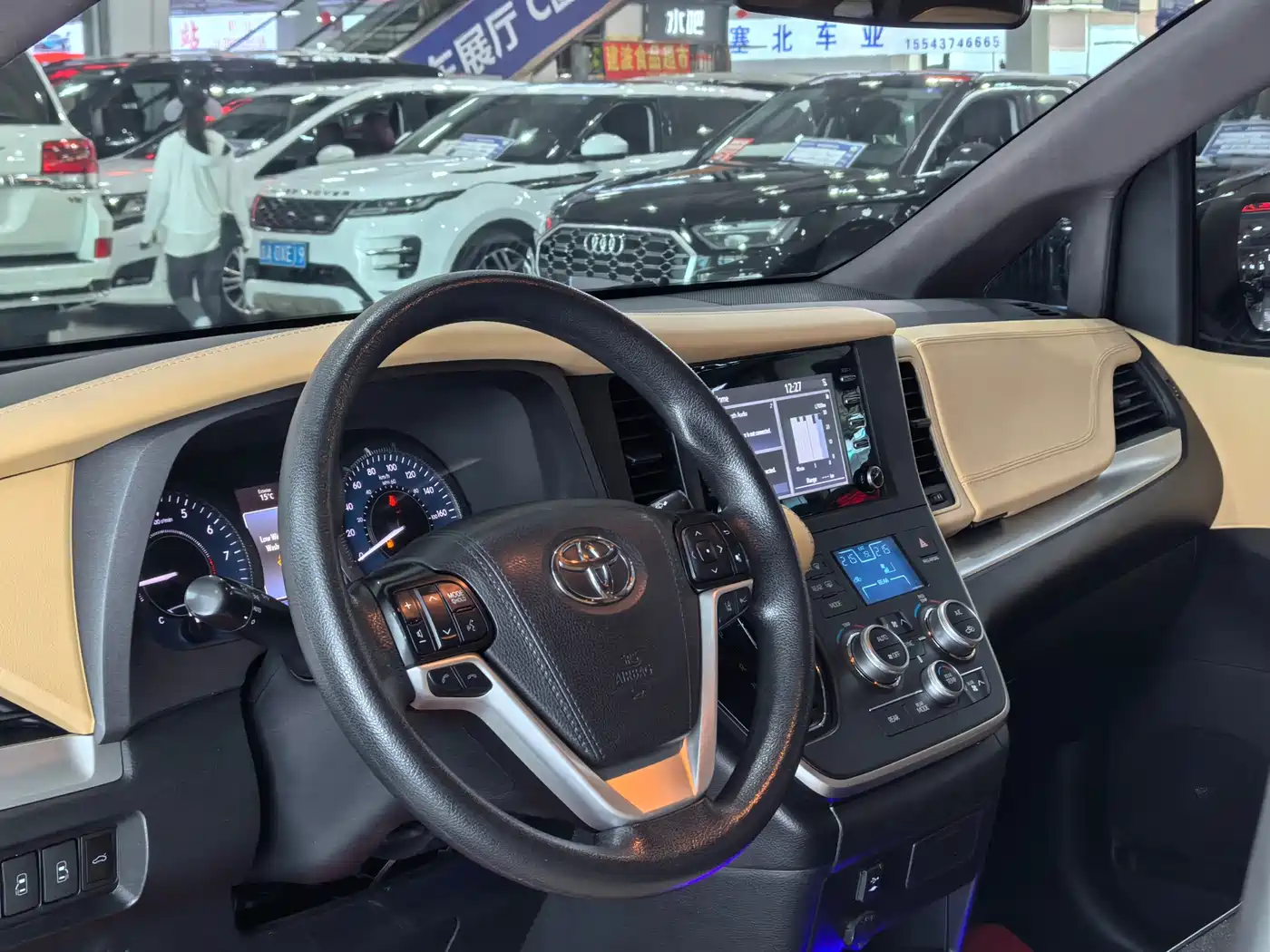 Toyota Sienna 2015 3.5L 2WD LE фото 9