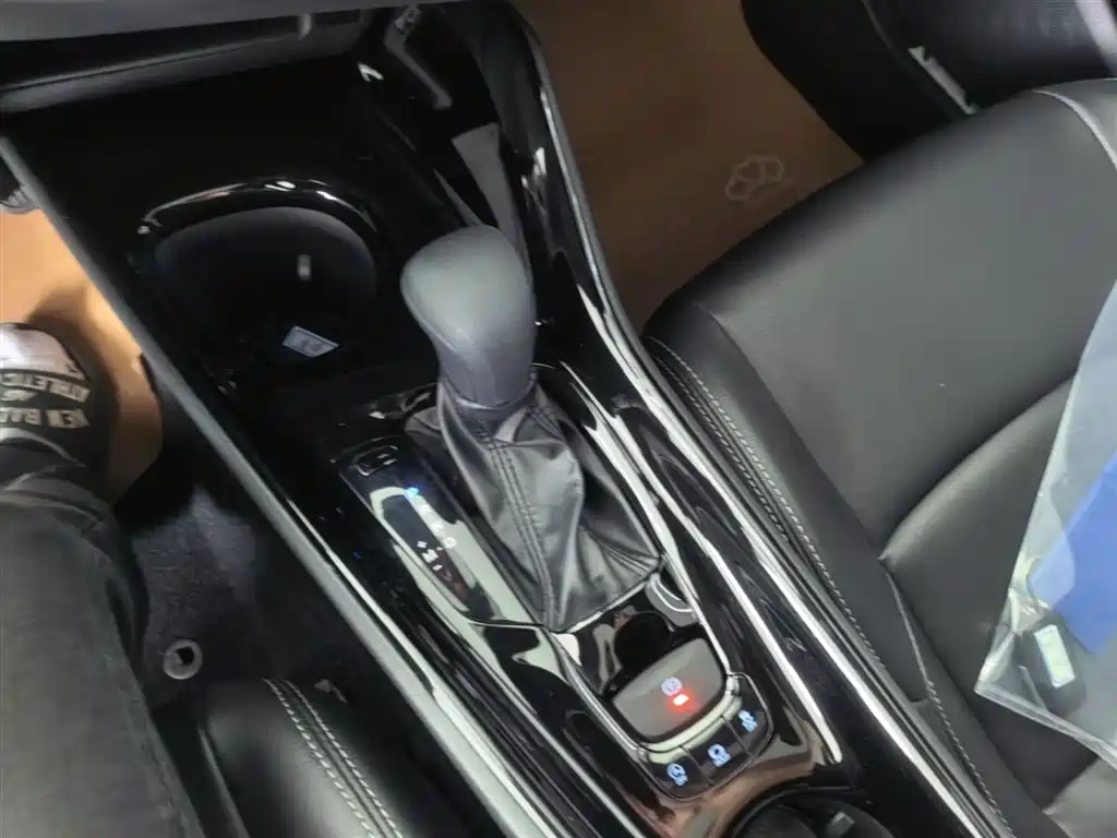 Toyota IZOA 2020 2.0L Yi Xiang Edition фото 21