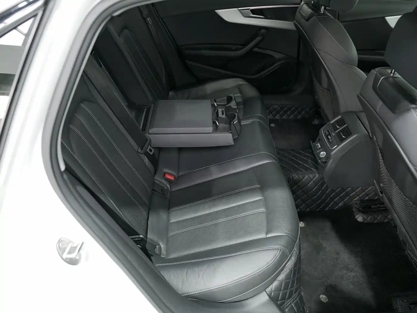 Audi A4L 2020 40 TFSI quattro Luxury Dynamic фото 15