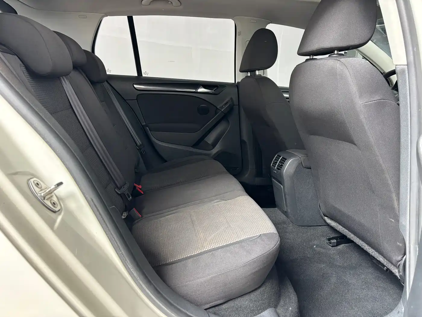 Volkswagen Golf 2011 Model 1.6 Automatic Comfort фото 6