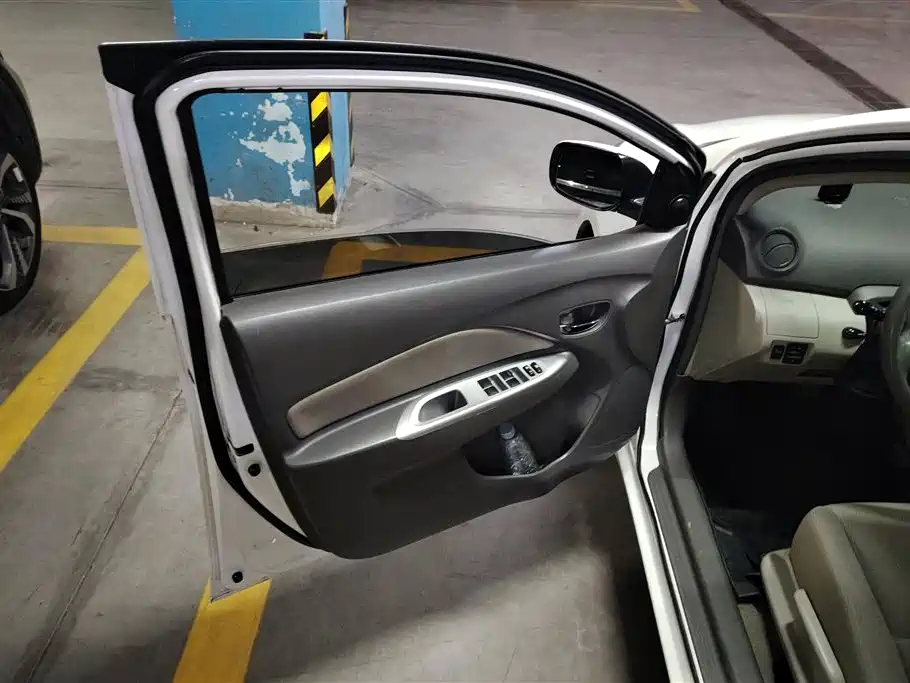Toyota Vios 2010 1.3L GL-i Standard AT фото 7