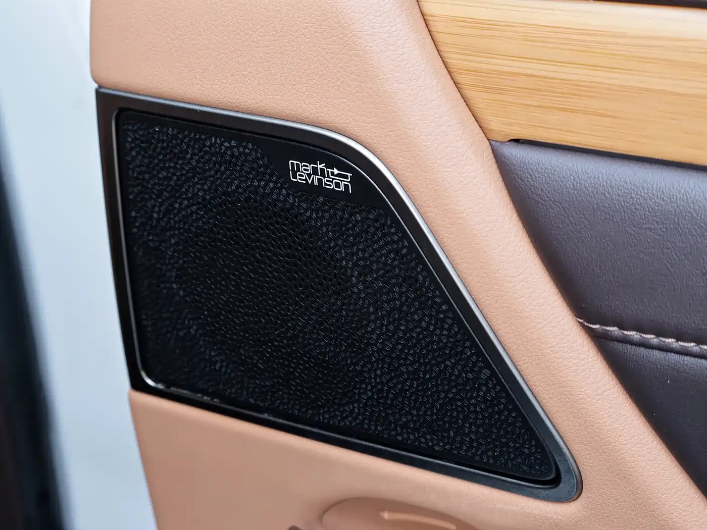 Lexus ES 2020 Model 300h Executive Edition фото 9