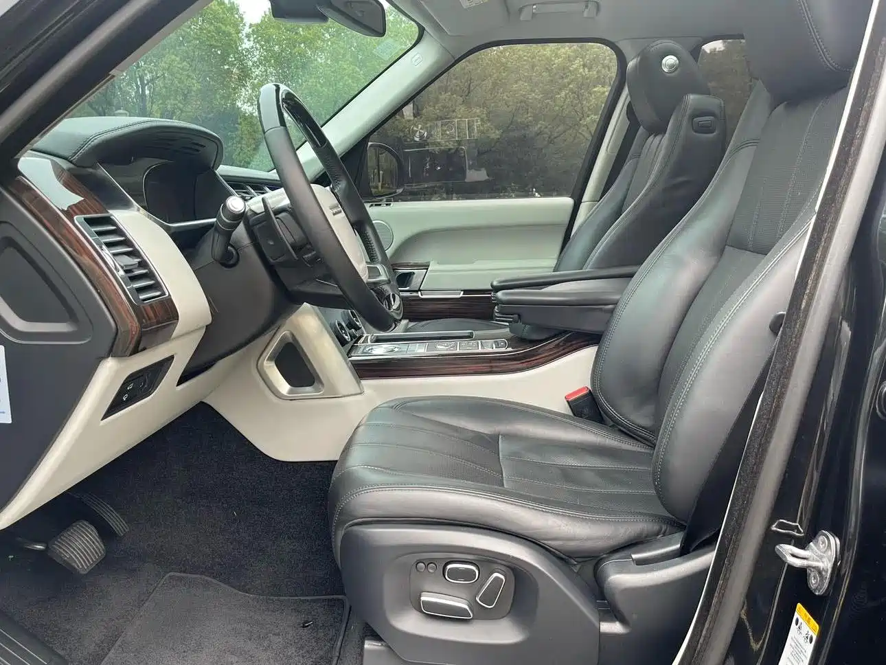 Land Rover Range Rover 2015 3.0 SC V6 Vogue SE Genesis Extended Edition фото 3