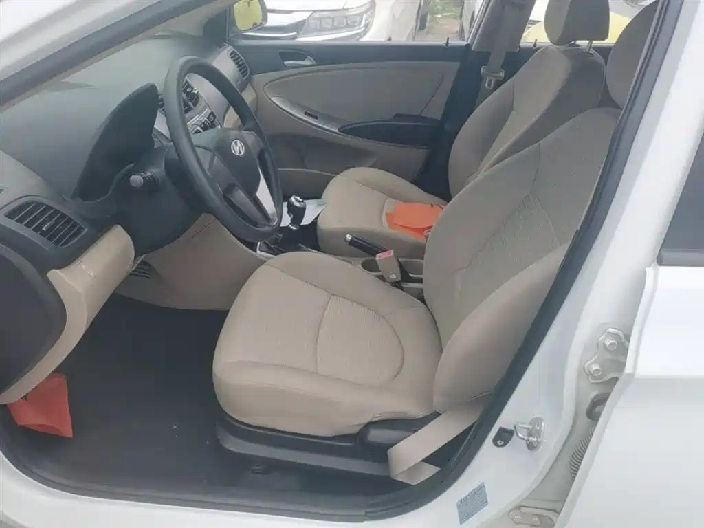 Hyundai Verna 2014 1.4L Manual Smart GLS фото 15
