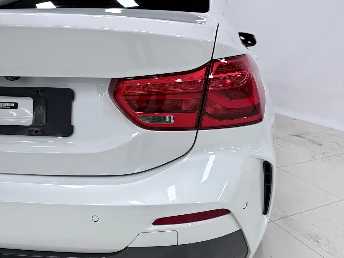 BMW 1 Series 2021 120i M Sport Shadow Edition фото 9