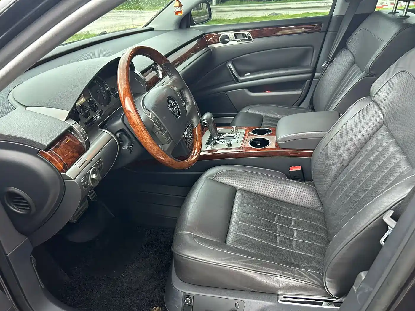 Volkswagen Phaeton 2011 2011 3.6L V6 5-seat Long Wheelbase Individual