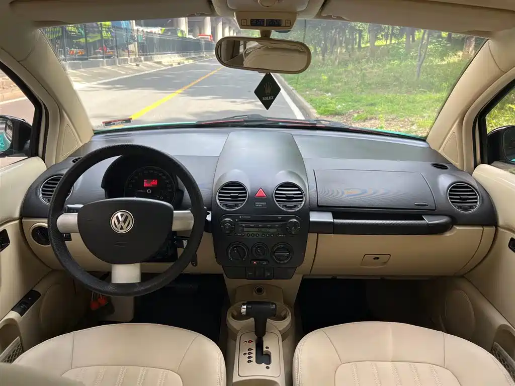 Volkswagen Beetle 2010 Model 2.0 BlackOrange Comfort Edition фото 9