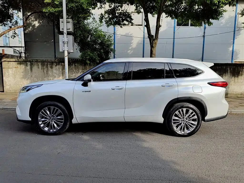 TOYOTA HIGHLANDER