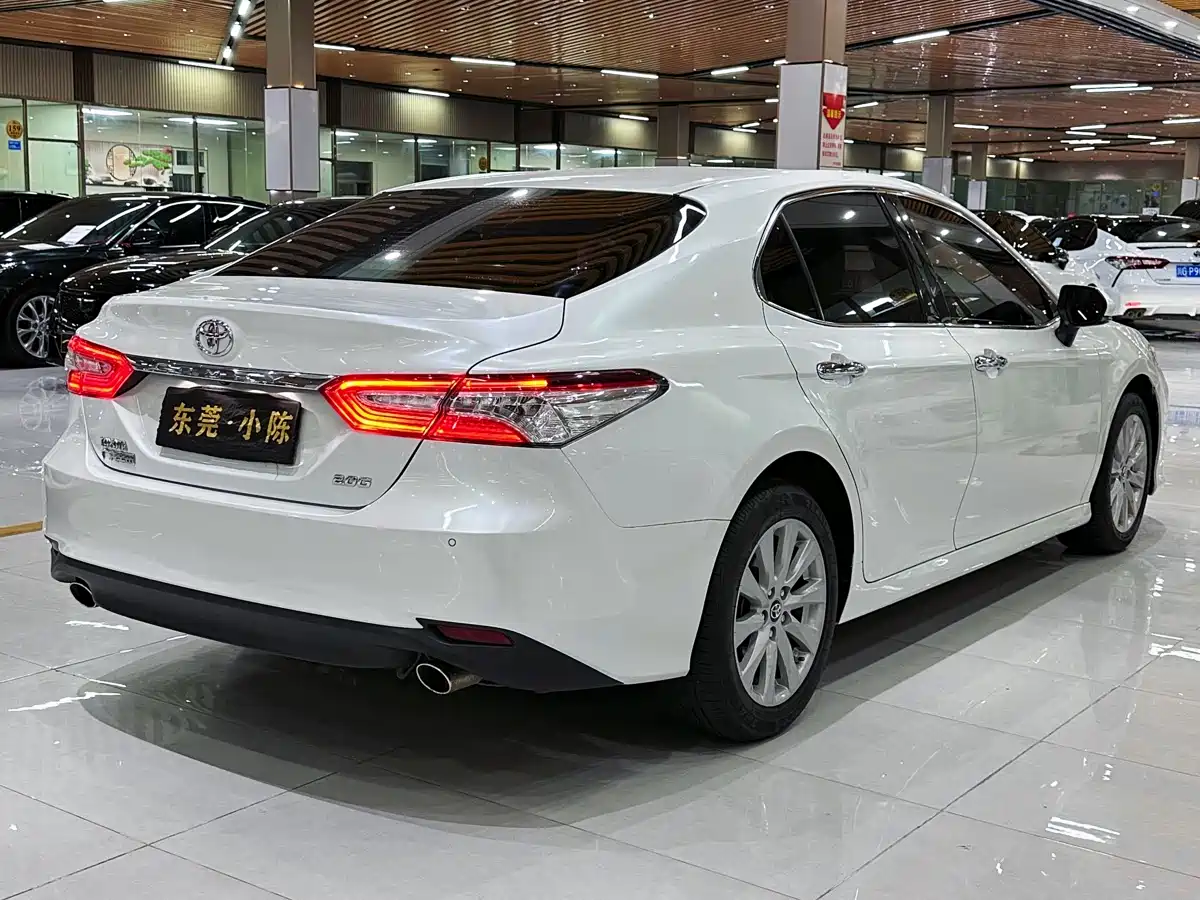 Toyota Camry 2018 2.0G Luxury Edition фото 7