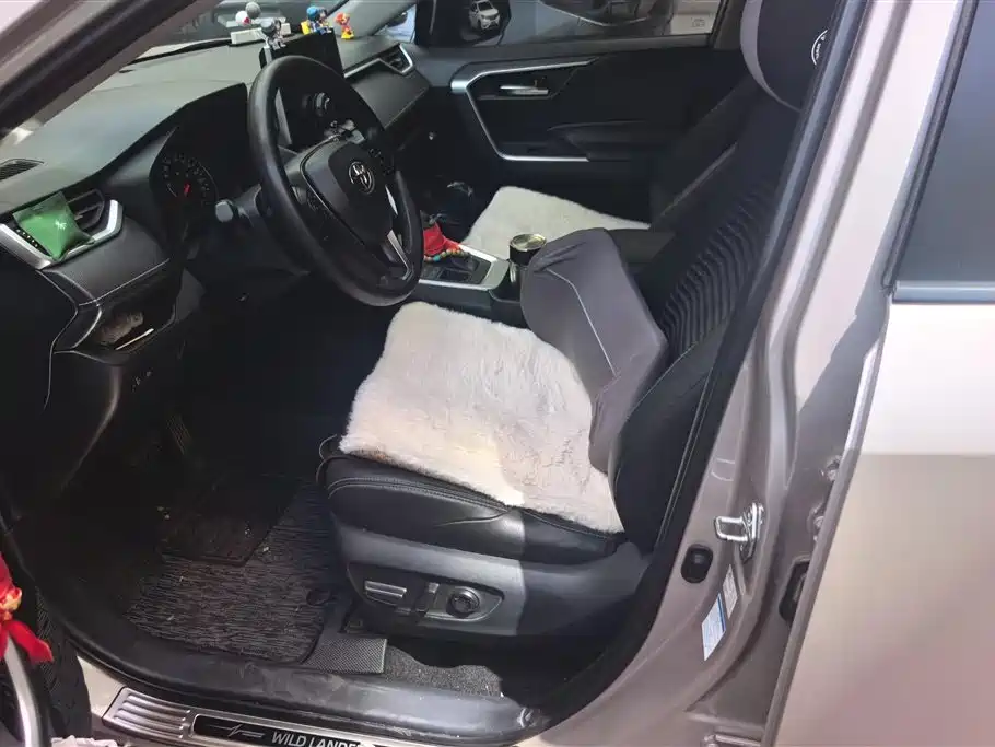 Toyota Wildlander 2021 2.0L CVT 4WD Luxury Edition фото 9