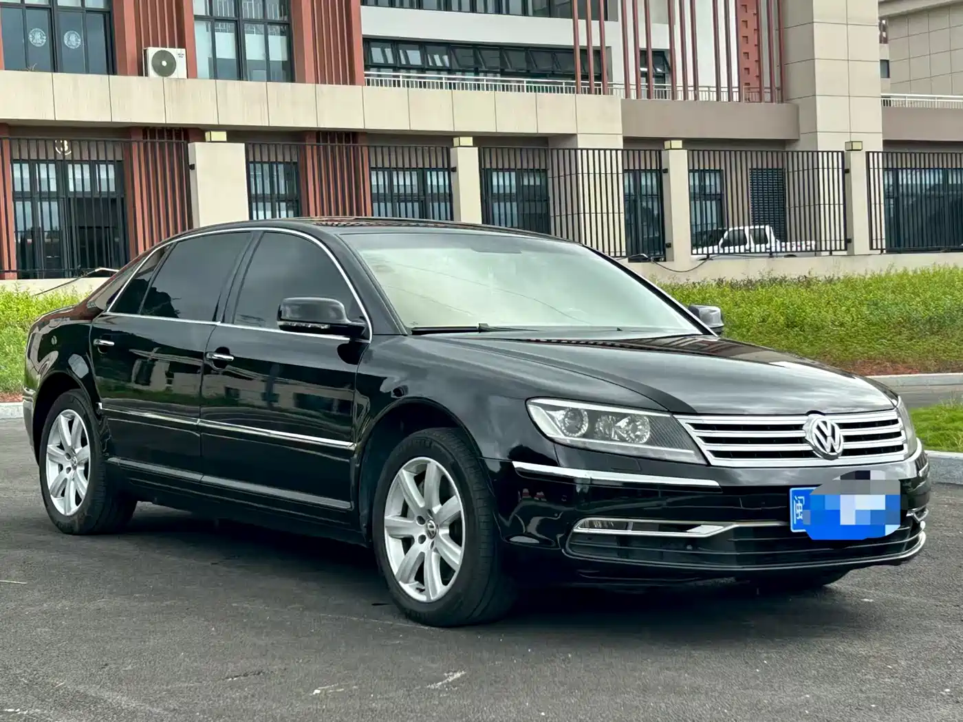 Volkswagen Phaeton 2011 2011 3.6L V6 5-seat Long Wheelbase Individual