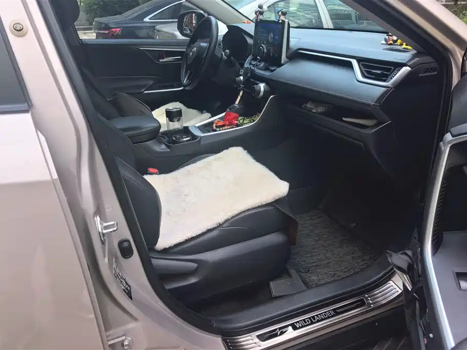 Toyota Wildlander 2021 2.0L CVT 4WD Luxury Edition фото 8