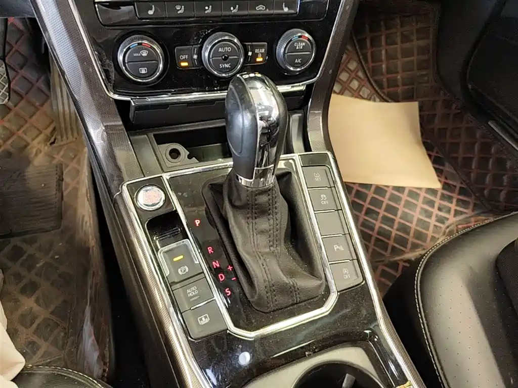 Volkswagen Passat 2017 330TSI DSG Luxury фото 21