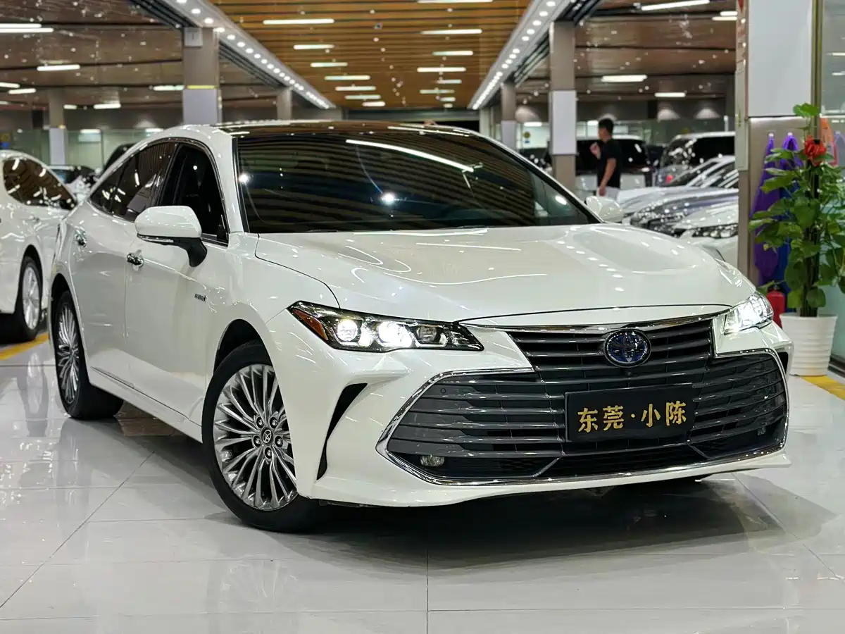 Toyota Avalon 2019 Hybrid 2.5L XLE Premium Edition China V фото 3