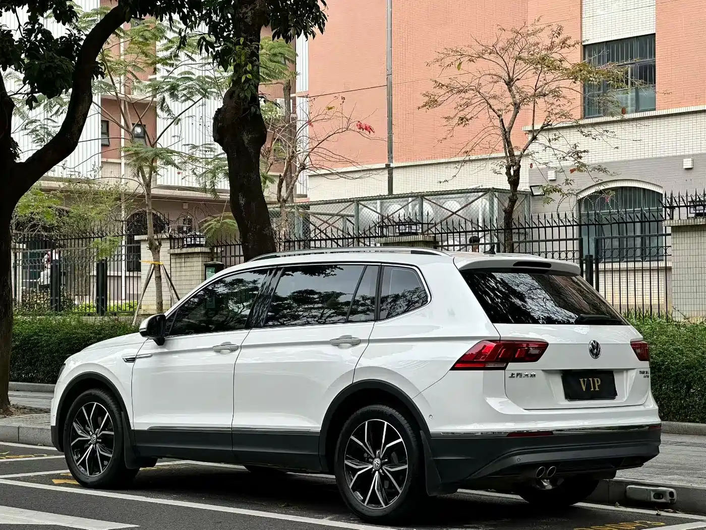 Volkswagen Tiguan L 2020 330TSI Auto 2WD Smart Luxury China VI фото 3
