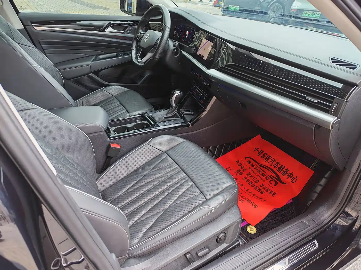 Volkswagen Passat 2022 330TSI Starlight Luxury Edition фото 10