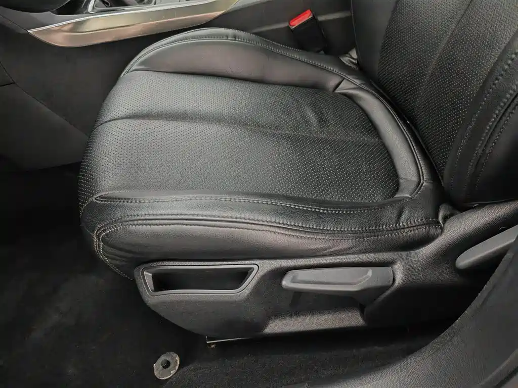 Peugeot 408 2016 1.6T Automatic Luxury Edition фото 20