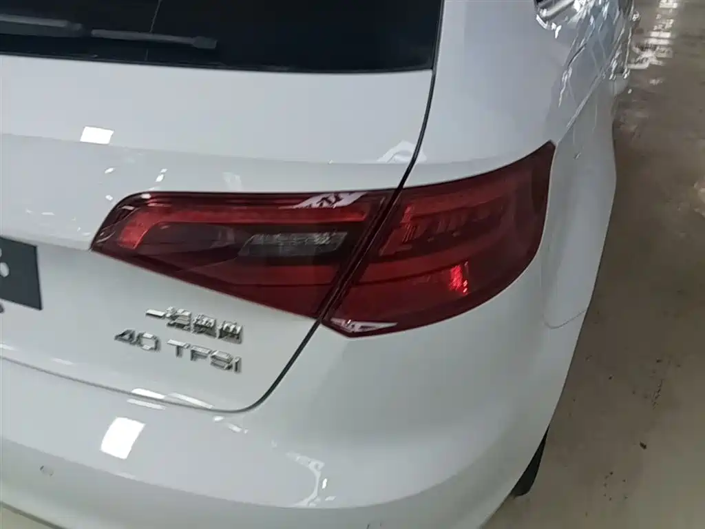 Audi A3 2015 Sportback 40 TFSI Automatic Comfort фото 8