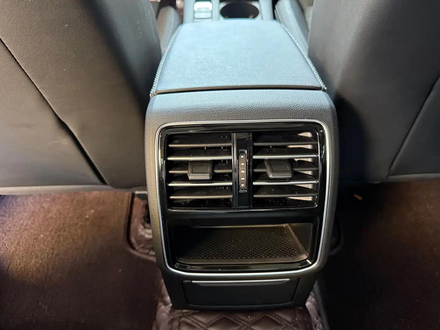 Volkswagen Magotan 2023 2 Million Units Commemorative Edition 280TSI DSG Comfort фото 12