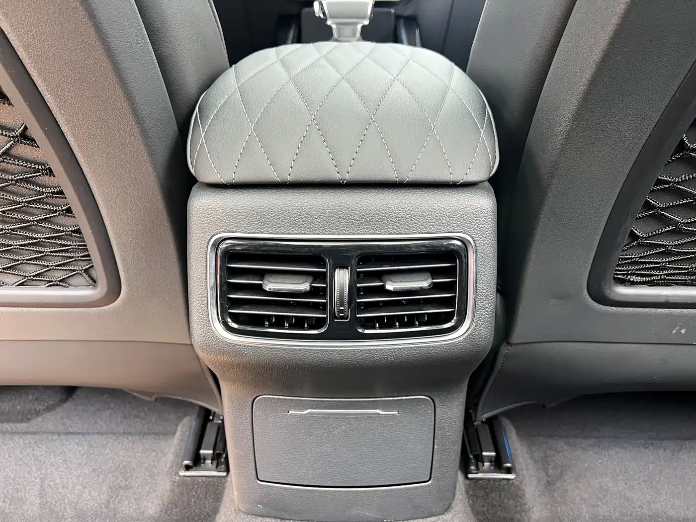 Hongqi HS5 2022 Facelift 2.0T Smart Flag Enjoyment Edition фото 19