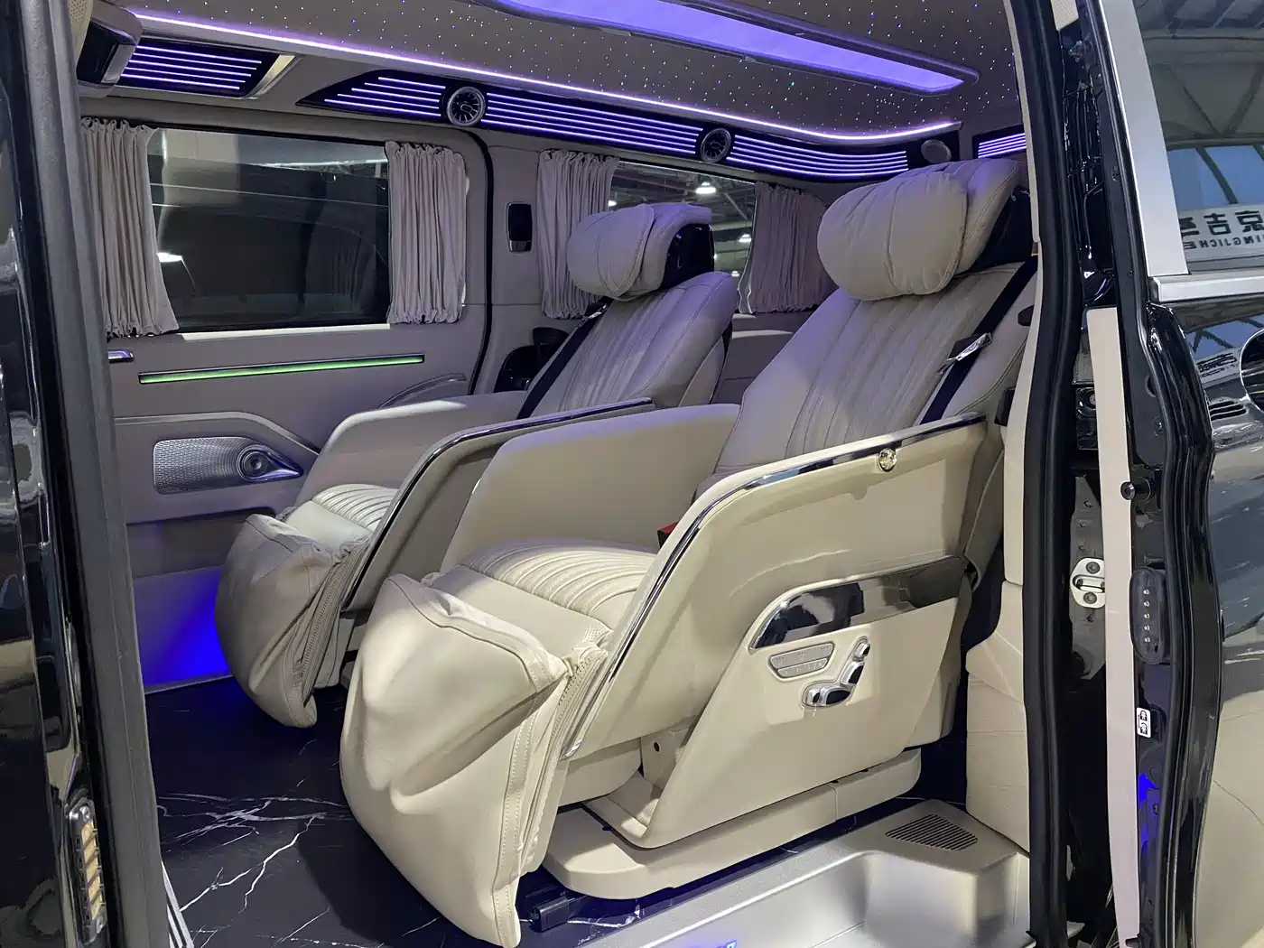 Mercedes-Benz Vito 2023 2.0T Business 7-Seater фото 10