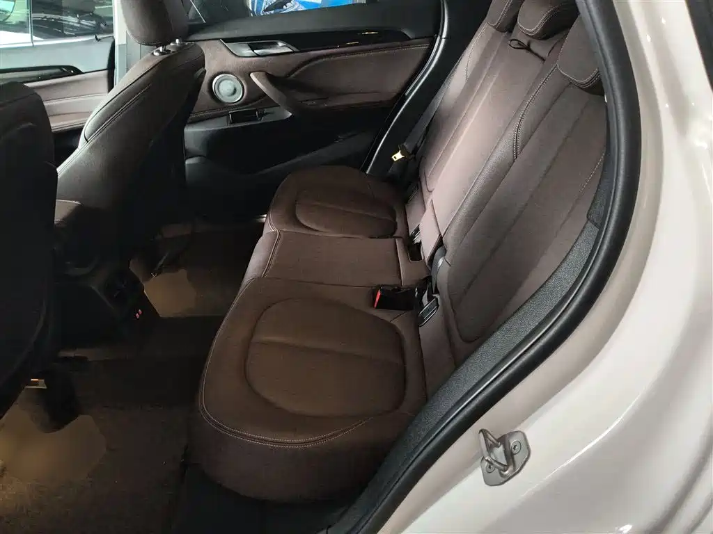 BMW X1 2022 sDrive25Li Leading фото 13