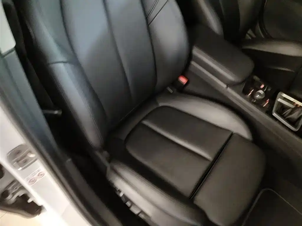 BMW 1 Series 2018 118i Sport Edition фото 25