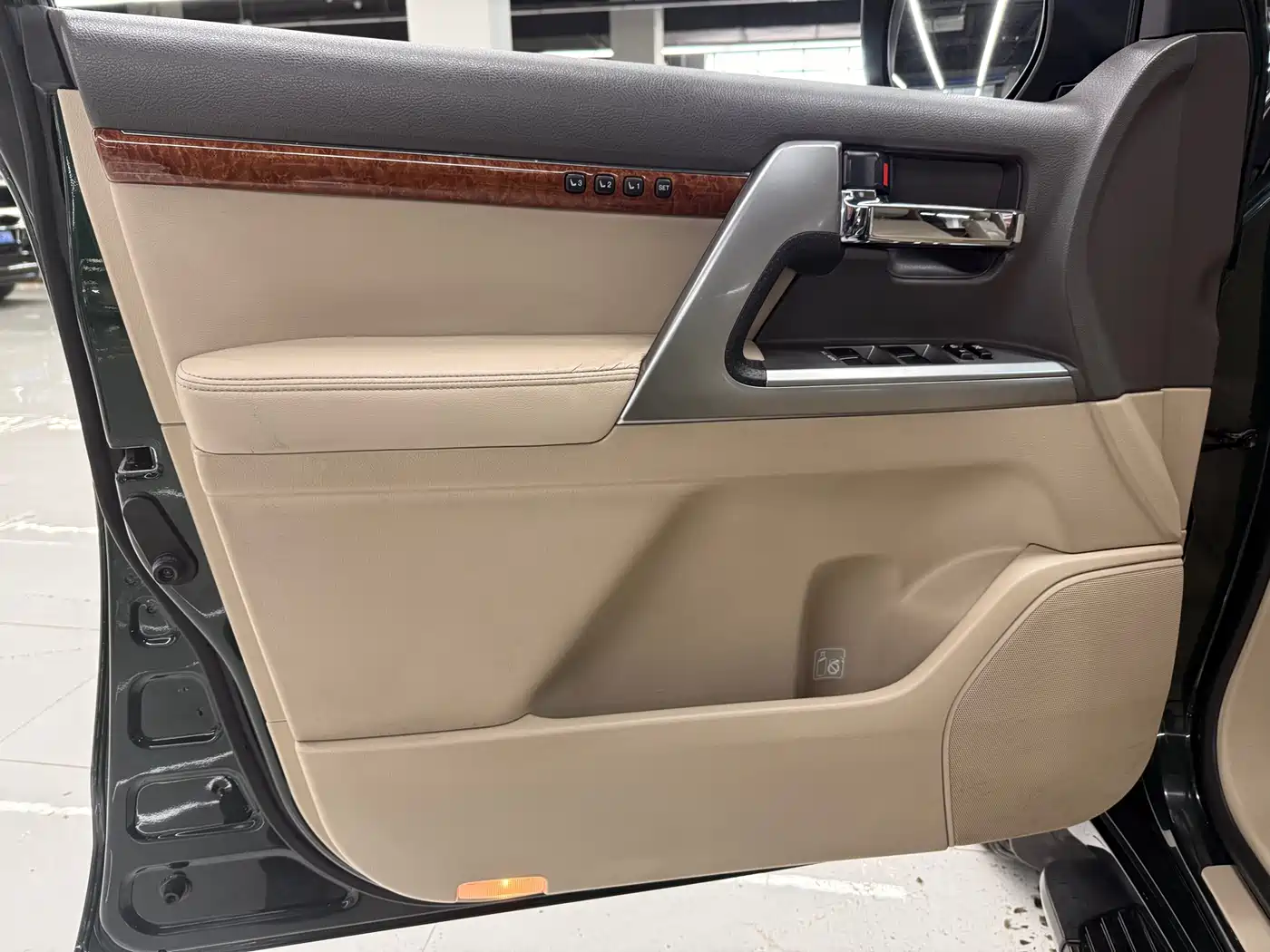 Toyota Land Cruiser 2012 4.6L Automatic VX-R фото 18