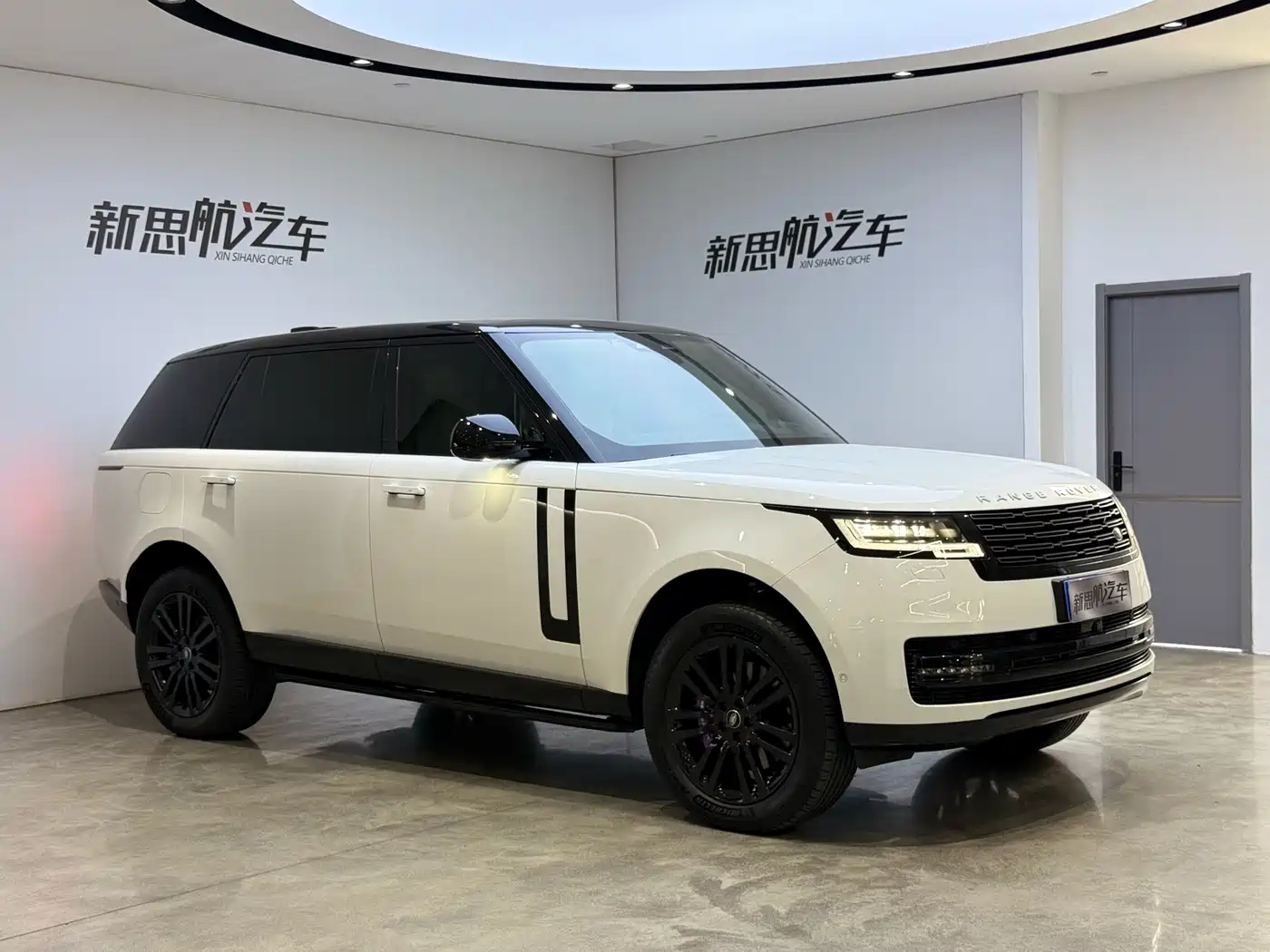 Land Rover Range Rover 2024 2023 3.0 L6 400PS Golden Age Long Wheelbase