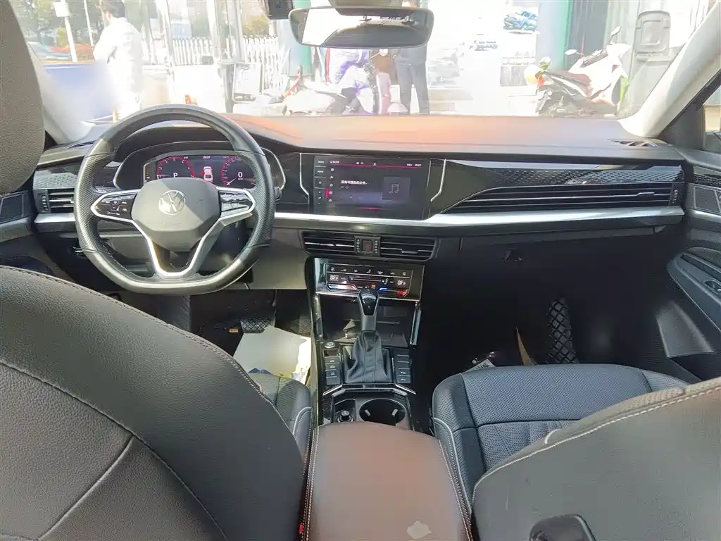 Volkswagen Passat 2022 330TSI Luxury Edition фото 10