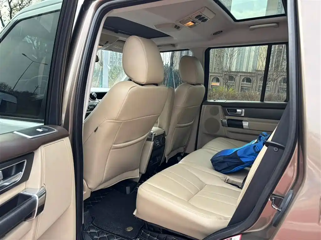 Land Rover Discovery 2011 3.0 SDV6 HSE Diesel фото 8