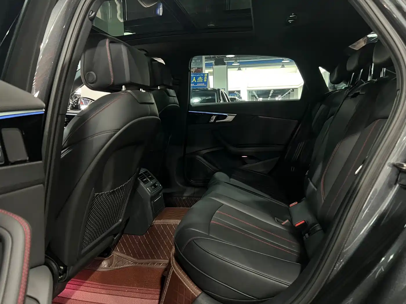 Audi A4L 2025 2 Million Celebration Edition 40 TFSI Luxury Dynamic фото 8