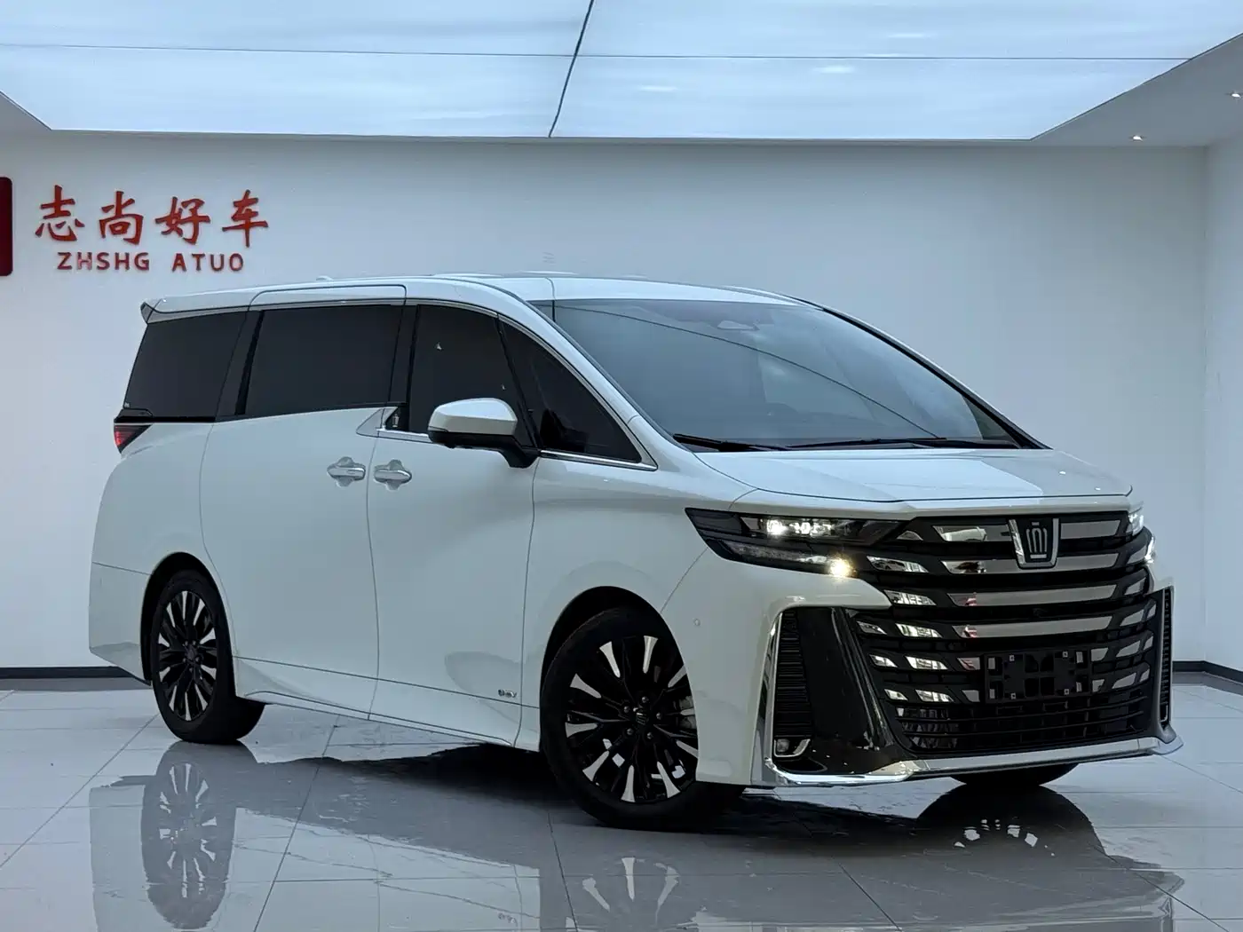 Toyota Vellfire 2024 Crown Hybrid 2.5L Premium Edition фото 3