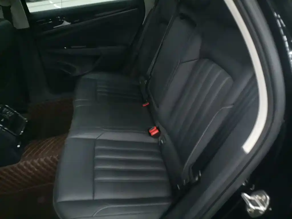 Volkswagen Passat 2023 Facelift 280TSI Business Edition фото 19