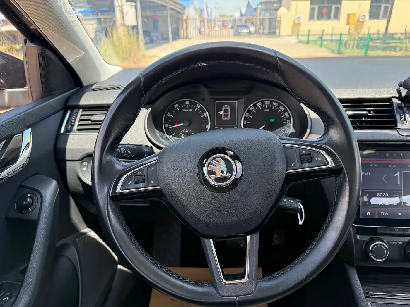 Škoda Octavia 2017 1.6L Automatic Smart Edition фото 15