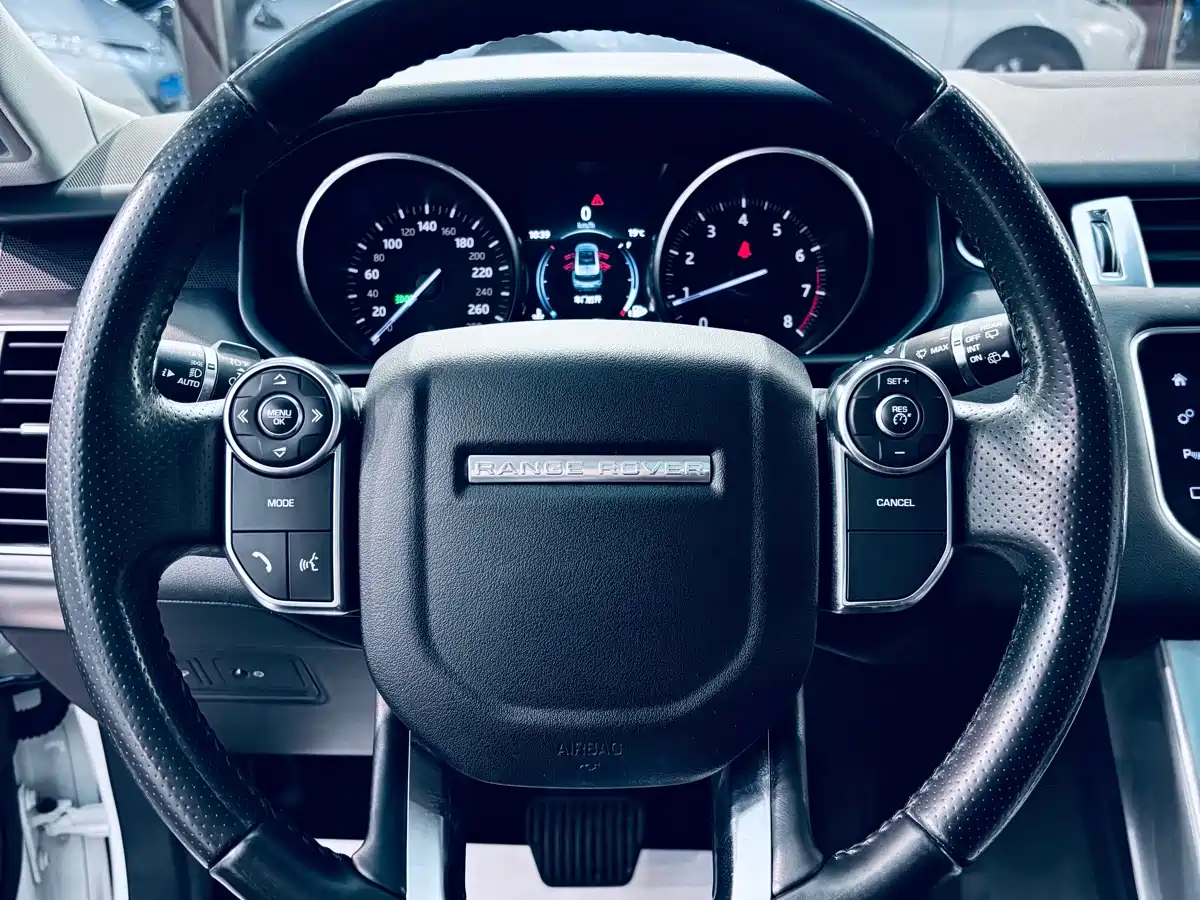 Land Rover Range Rover Sport 2016 Model 3.0 SC V6 SE фото 5